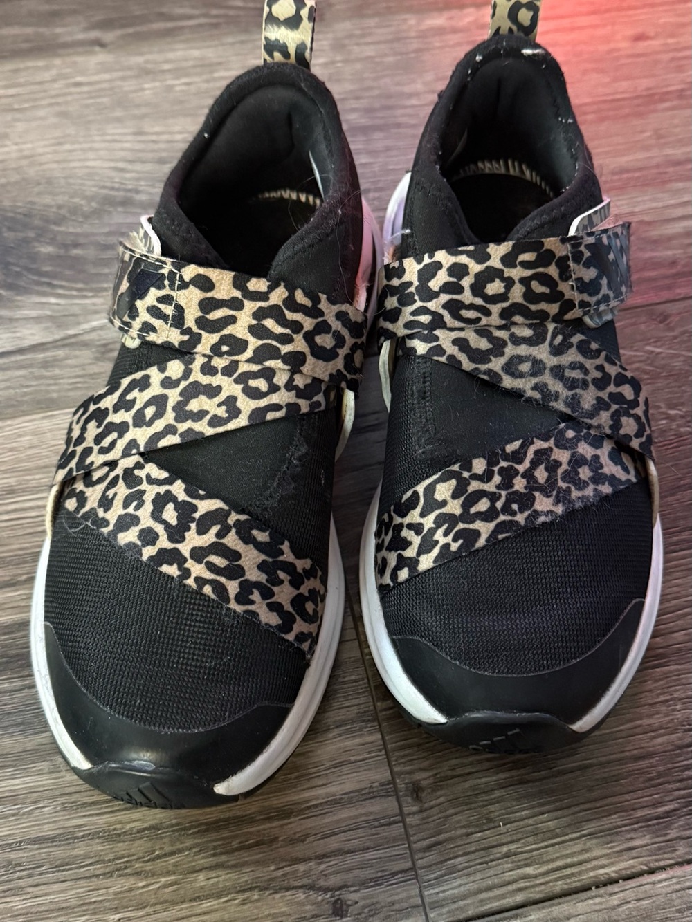 Leopard print crisscross strap sneakers black- girls size 3